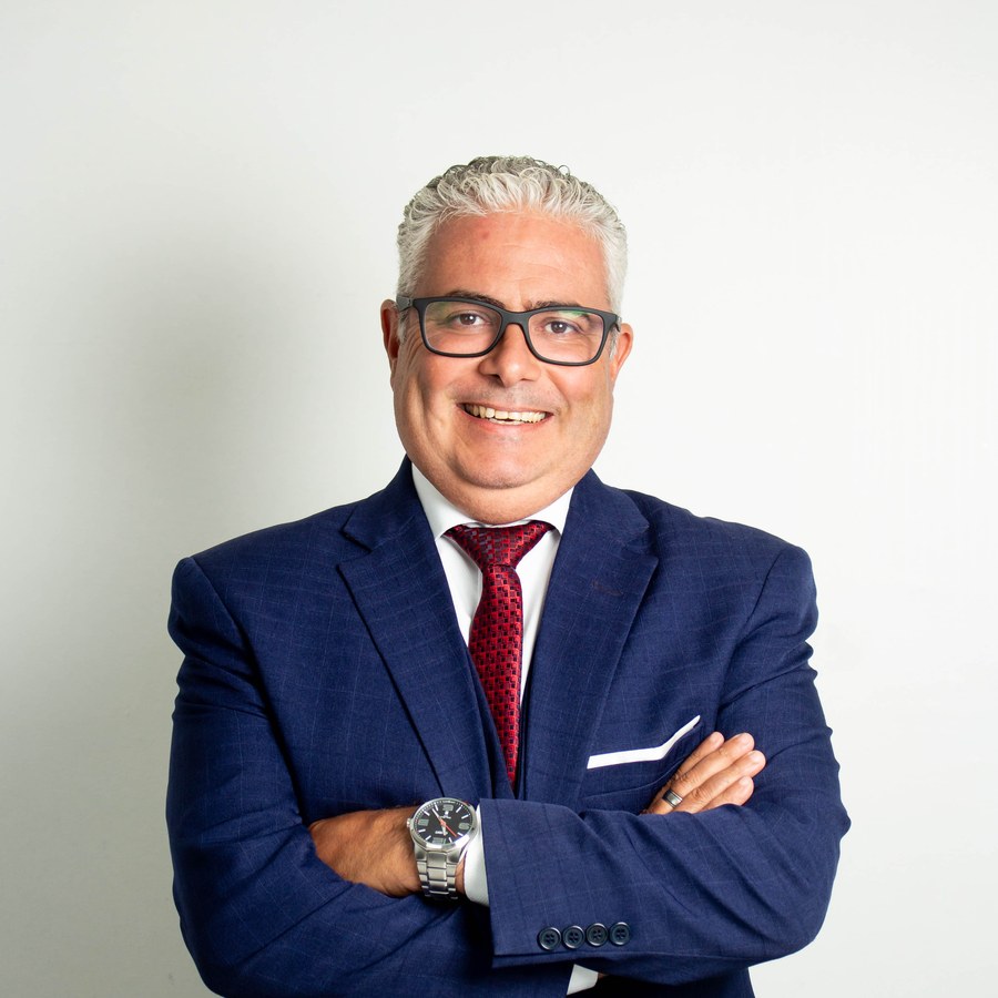 Retrato institucional de Ádamo Fontoura
